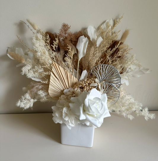 Neutral Dried Flower Arrangement